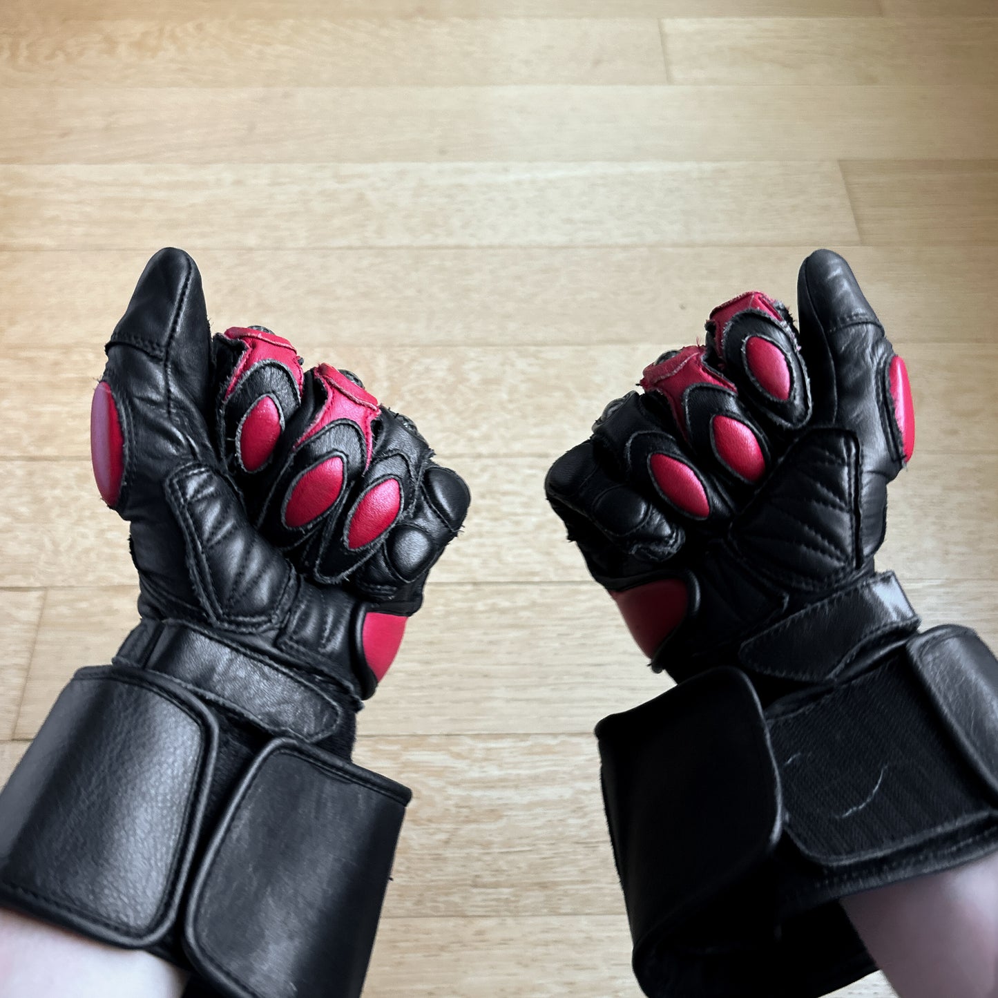 2000s Kadoya Red Motorcycle Gloves with Carbon Fiber Detailing