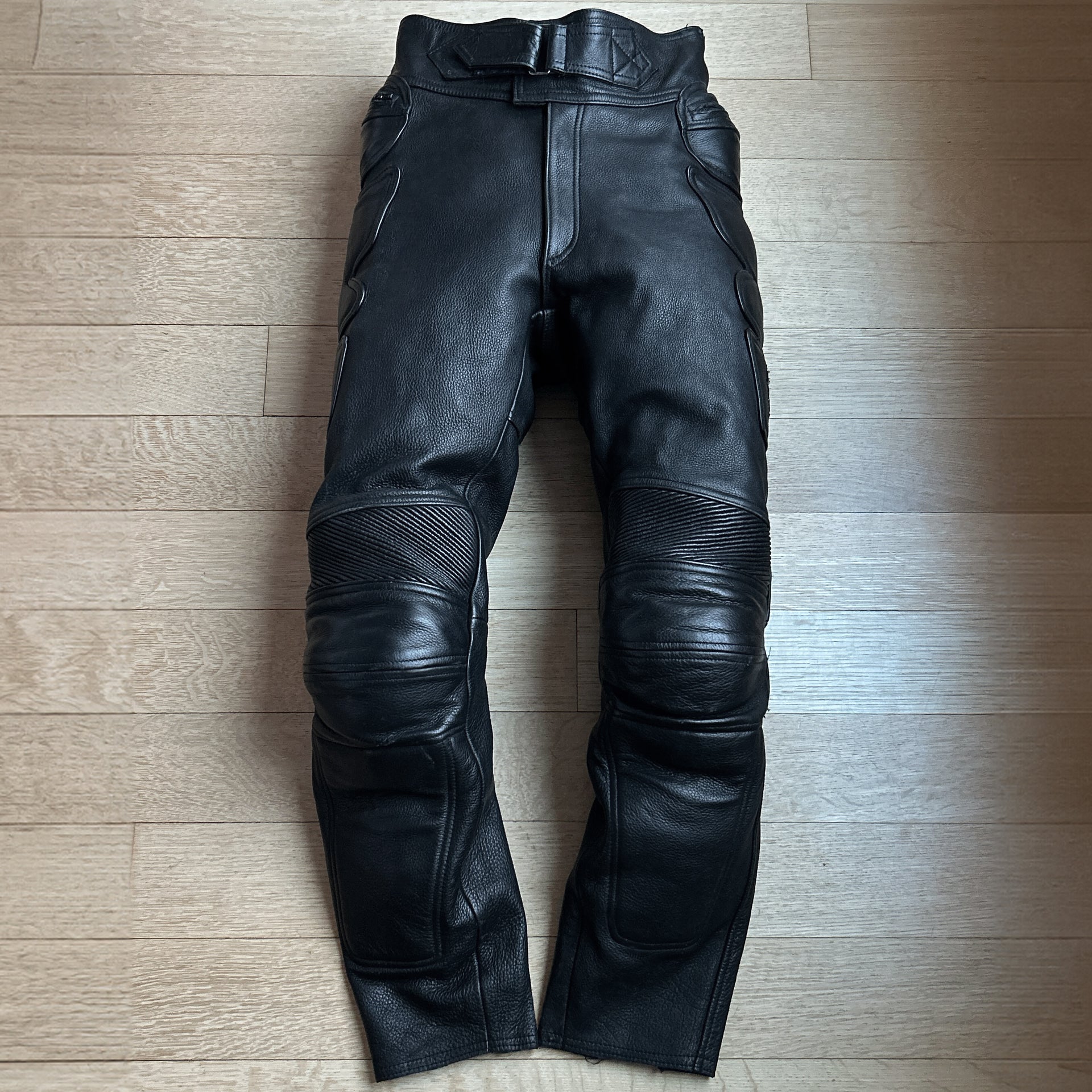 00s Kadoya 'Armoured' Black Leather Motorcycle Pants